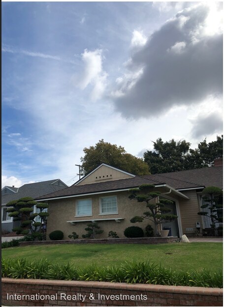 Primary Photo - 2 br, 1.5 bath House - 9530 S. 11th Avenue