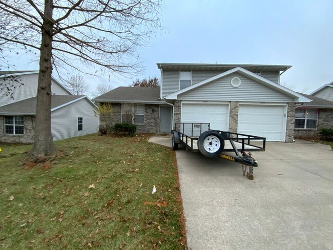 Building Photo - 3570-3572-3572 Prescott Dr