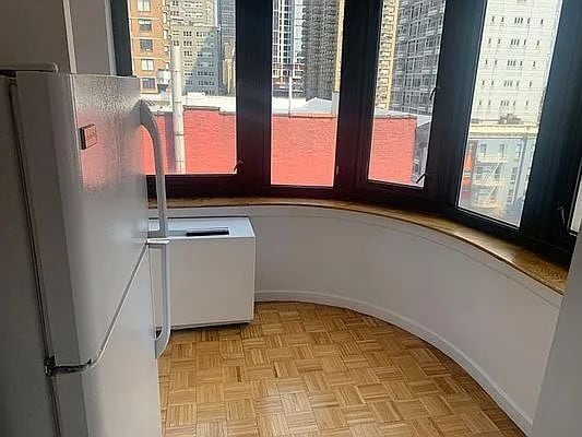 Building Photo - "Charming 1-Bedroom Sanctuary in Prime NYC Location!"