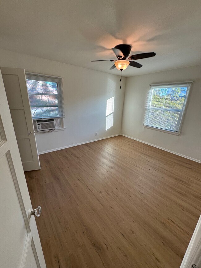 Dormitorio 1 - 5981 Guthrie Ave