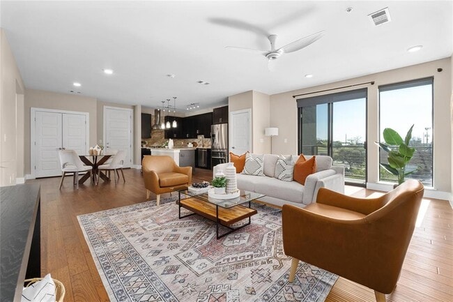 Foto del edificio - 1615 E 7th St