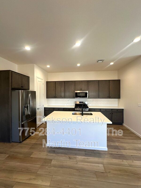 Building Photo - 2494 Metolius Dr