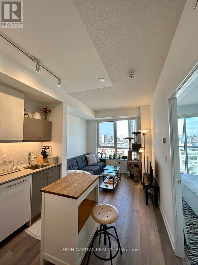 Building Photo - 181 Huron St