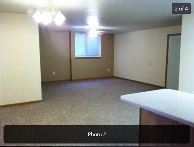 SPACIOUS LIVING ROOM - 1402 E Redwood Blvd