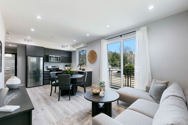 Foto del edificio - Welcome to The A — Where Luxury Lives!