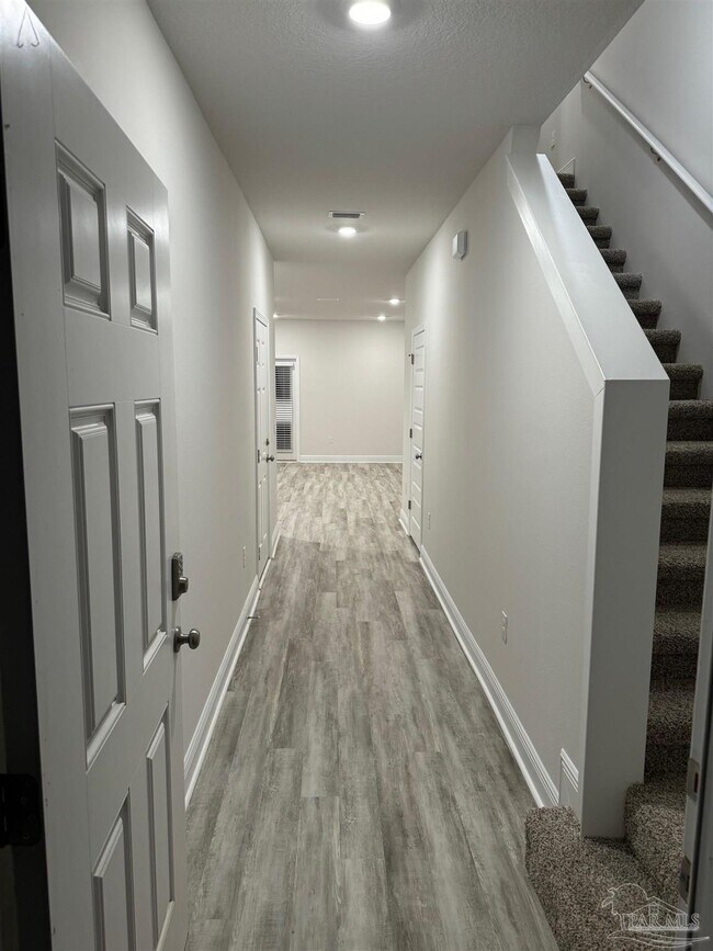 Foto del edificio - 6332 Grove Park Dr