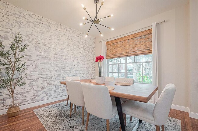 Foto del edificio - 2931 Five Oaks Dr