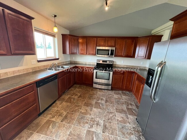 Foto del edificio - Well Maintained 4 bed house in The Landings