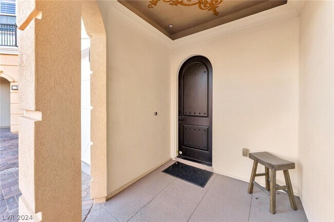 Building Photo - 18 Via Visione