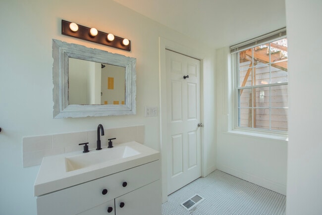 Building Photo - 49 Main St