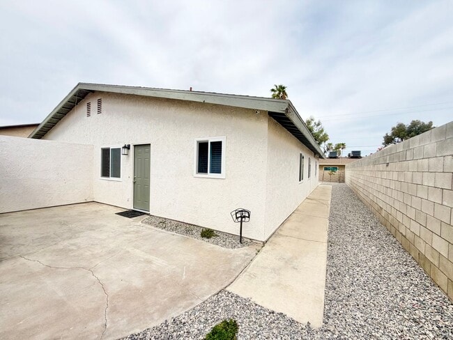 Building Photo - 33612 Wishing Well Trail