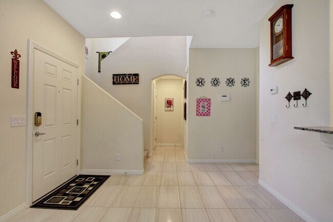 Building Photo - Beautiful Two Story Located on the Southwest