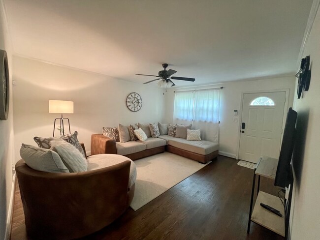 Foto del edificio - 2106 Bartow Ln