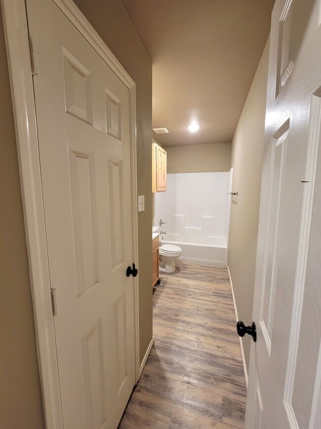 Building Photo - CUTE 3 Bedroom 2 Bath