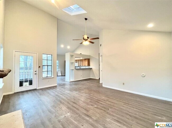 Building Photo - 619 Columbia Ave