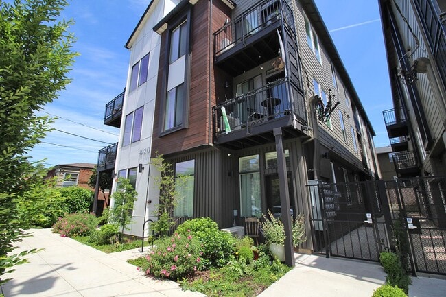 Building Photo - 8120 SE 11th Ave