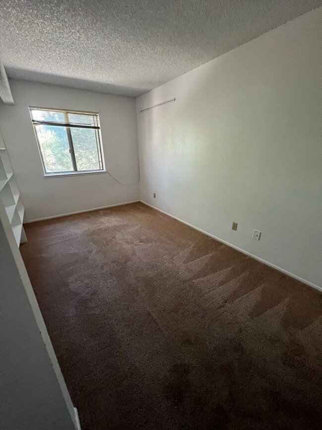 Building Photo - ADJACENT TO NAU: University Meadows-2 Bed/...