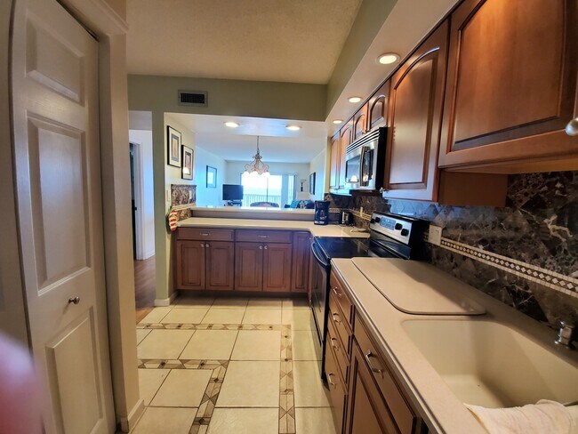Building Photo - 824 Bahia Del Sol Dr