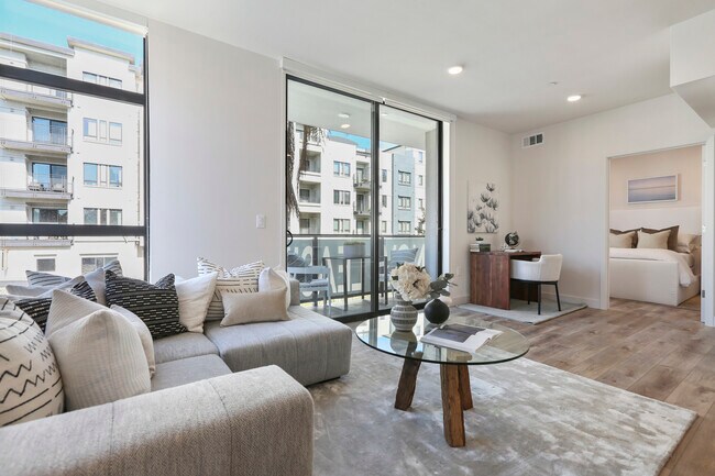Foto del edificio - 740 Ridgeley S Dr