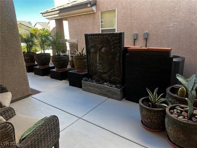 Foto del edificio - 1004 Crescent Falls St