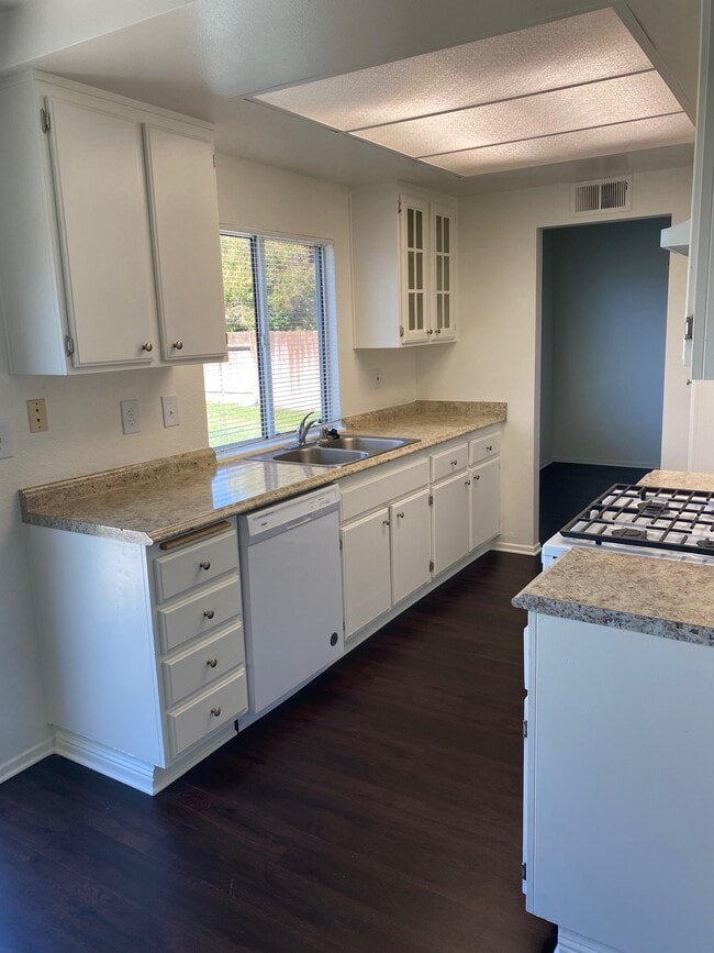 Building Photo - 44641 Stonebridge Ln