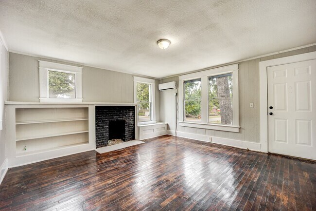 Foto del edificio - Freshly Updated 2 Bedroom House