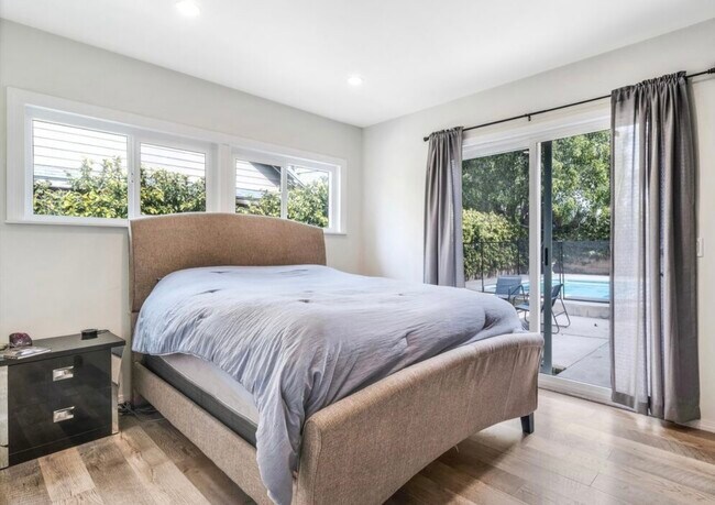 Foto del edificio - 10100 Sophia Ave