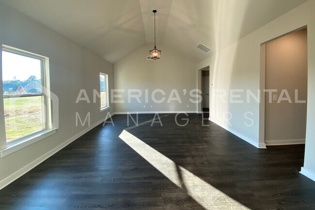Building Photo - Home for Rent in Weaver AL!