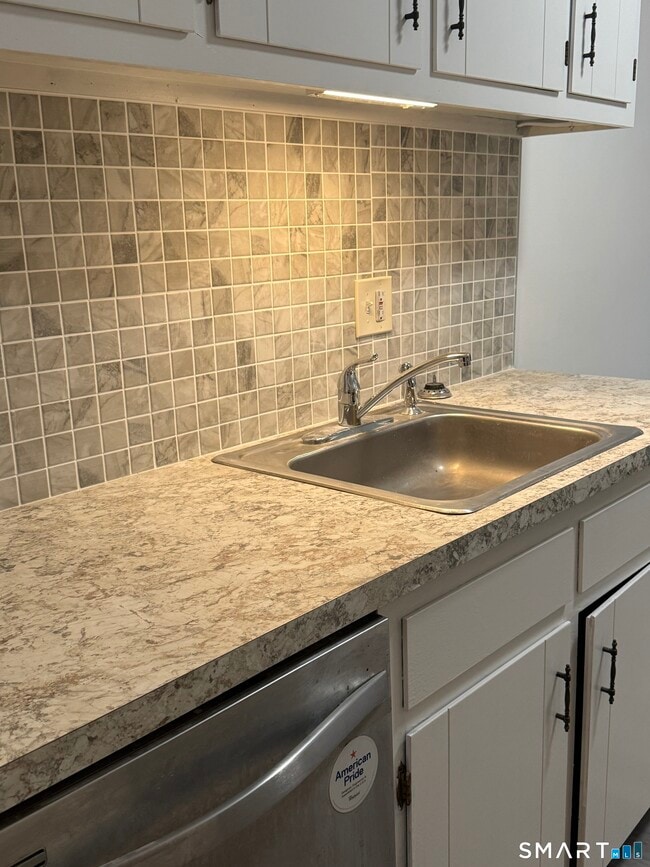 Building Photo - 343 King Street