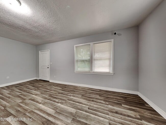Building Photo - 3173 3rd St Cir S