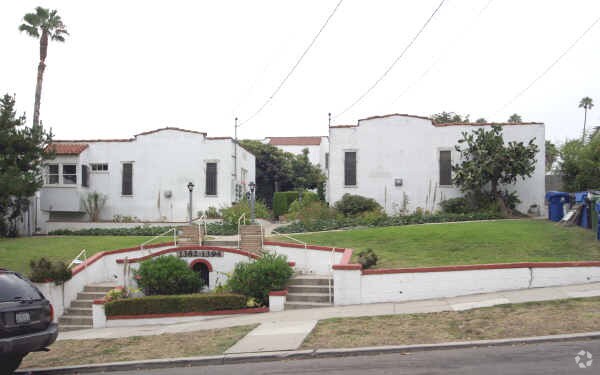 Building Photo - 1382-1394 Edgecliffe Dr