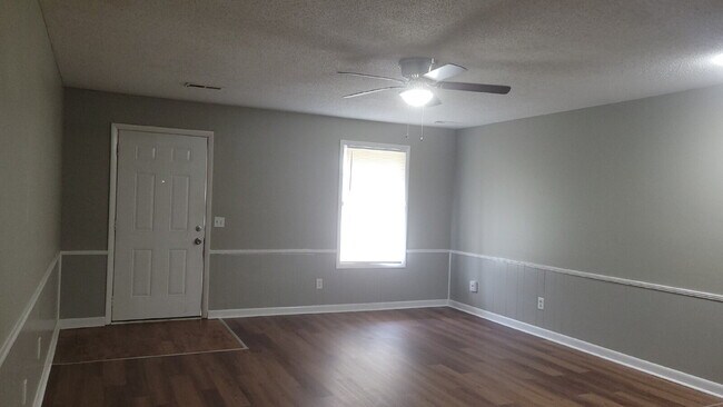Foto del edificio - "1 month free.  Section 8 accepted. 1-Bedroom Retreat with Full Bath in Huntsville's Heart!"