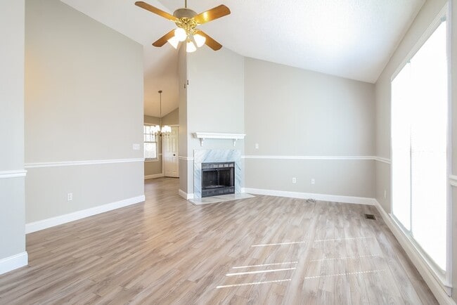 Building Photo - 117 Oak Valley Dr