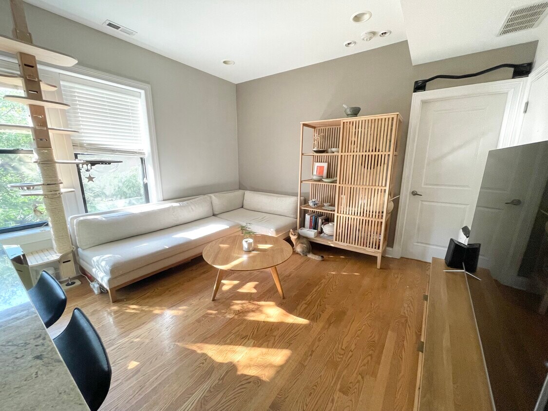 Primary Photo - 3175 N Hudson Ave