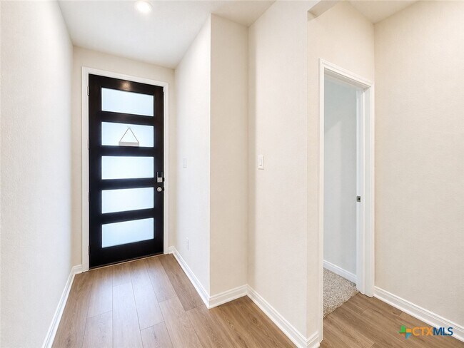Building Photo - 3040 Pike Dr