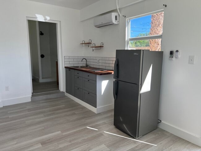 Foto del edificio - 320 Blue Heron Blvd