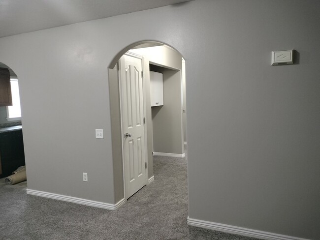 Building Photo - 2 bed 1 bath unit at the DelMar Condos -IN...