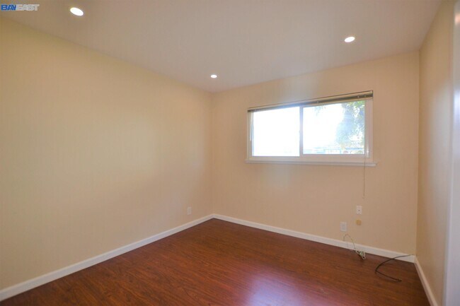 Foto del edificio - 36612 Oak St