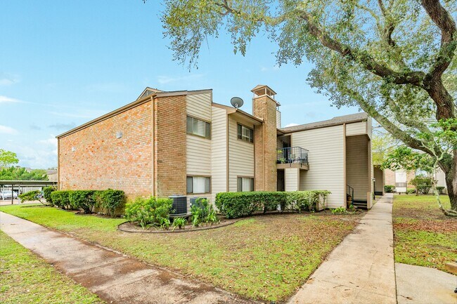 Foto del edificio - 7128 N Holiday Dr