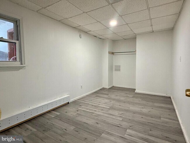Building Photo - 1300 Main St
