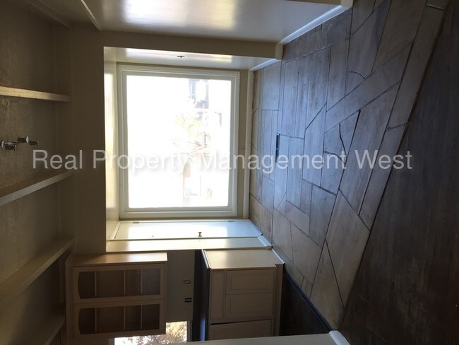 Foto del edificio - 1981 S Broadmoor St