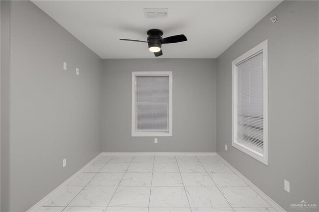 Building Photo - 13 W Rogers Rd