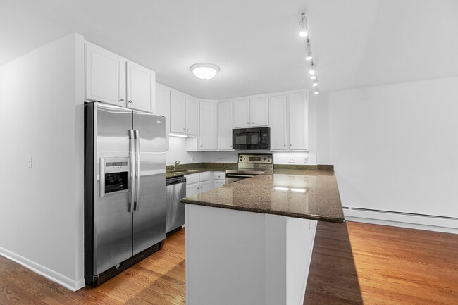 Building Photo - 1356 N Dearborn St