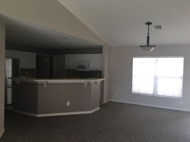 Foto del edificio - FIRST MONTHS RENT FREE -Single Family home in NE Cape Coral