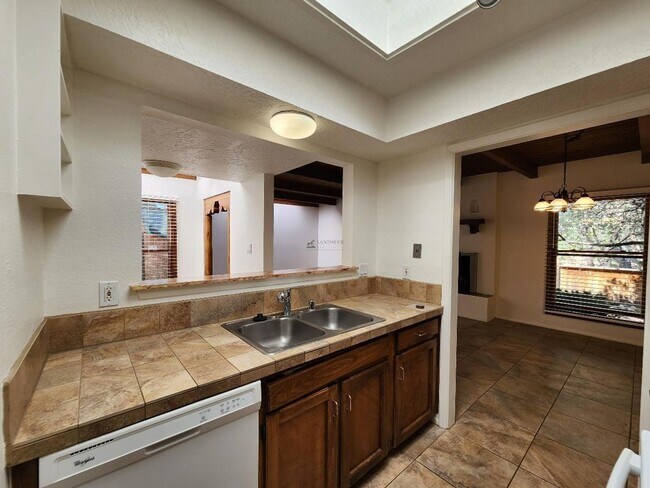 Building Photo - 2972 Plaza Azul