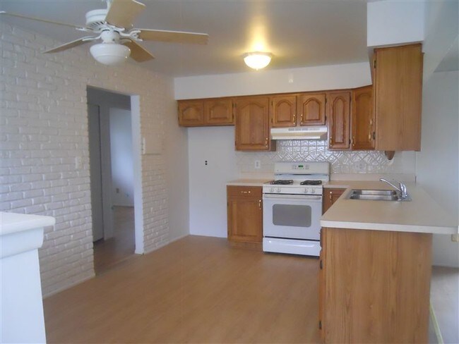 Building Photo - 27760 Woodmont St