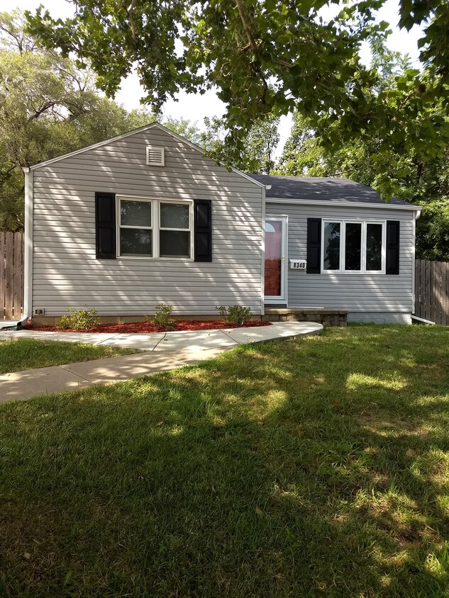 Foto principal - 8340 Park Dr
