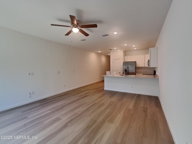 Building Photo - 626 Holly Lks Dr
