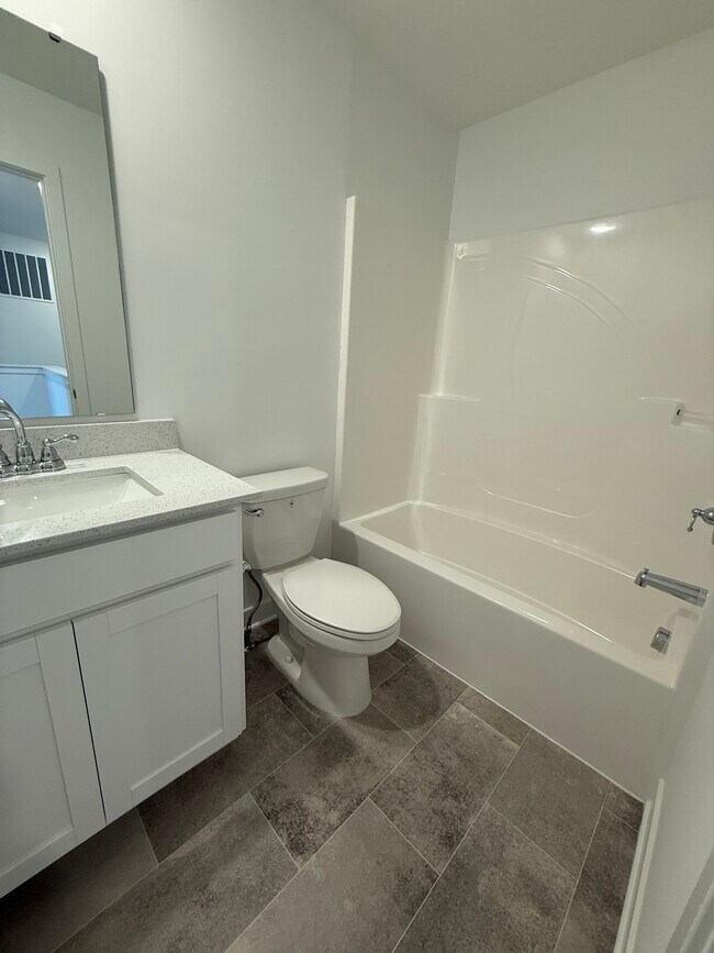 Foto del edificio - 15138 Farrington Rd