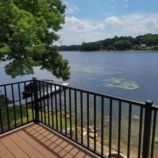 Foto del edificio - "Lakefront Living! Modern 3BR/2BA Home wit...